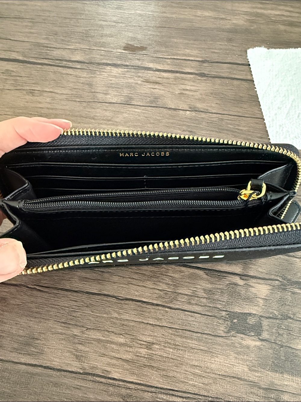 Marc Jacobs Black Leather Zip Card Holder with Logo - Picture 2 of 2
